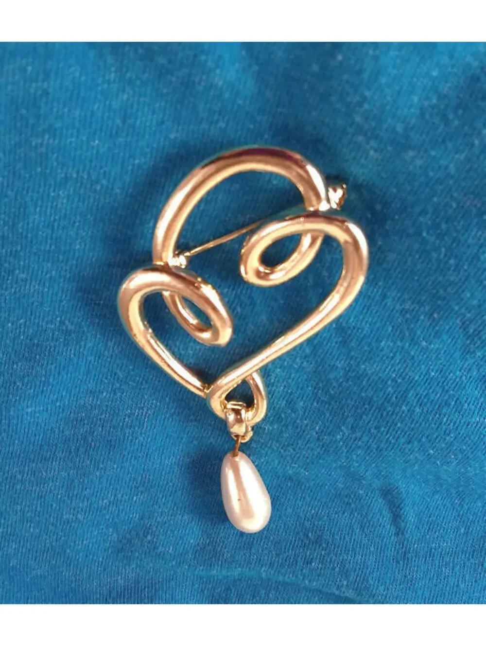 Vintage Gold Tone Swirl Abstract Brooch with Dangling Faux Teardrop Pearl.